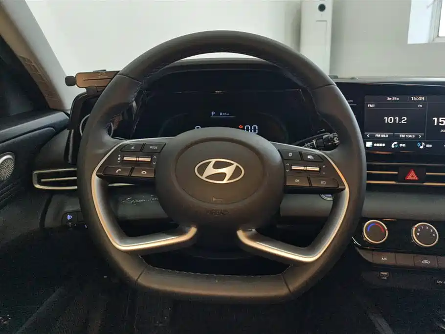 Hyundai Elantra 2023 1.5L CVT GLX Elite Edition фото 15
