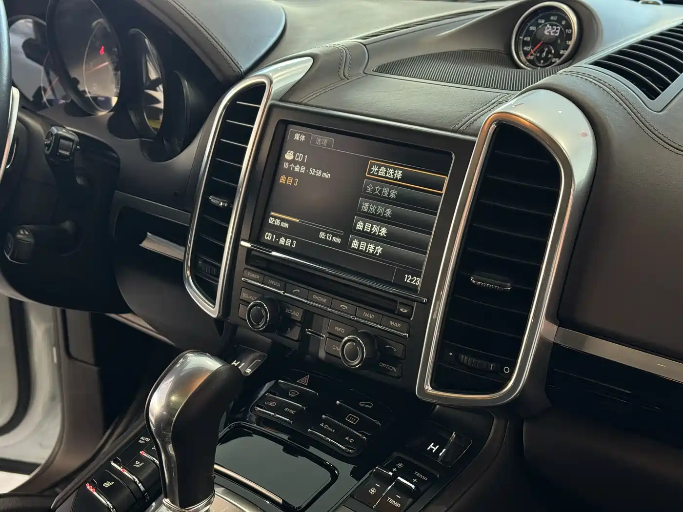 Porsche Cayenne 2014 Cayenne Platinum Edition 3.0T фото 16