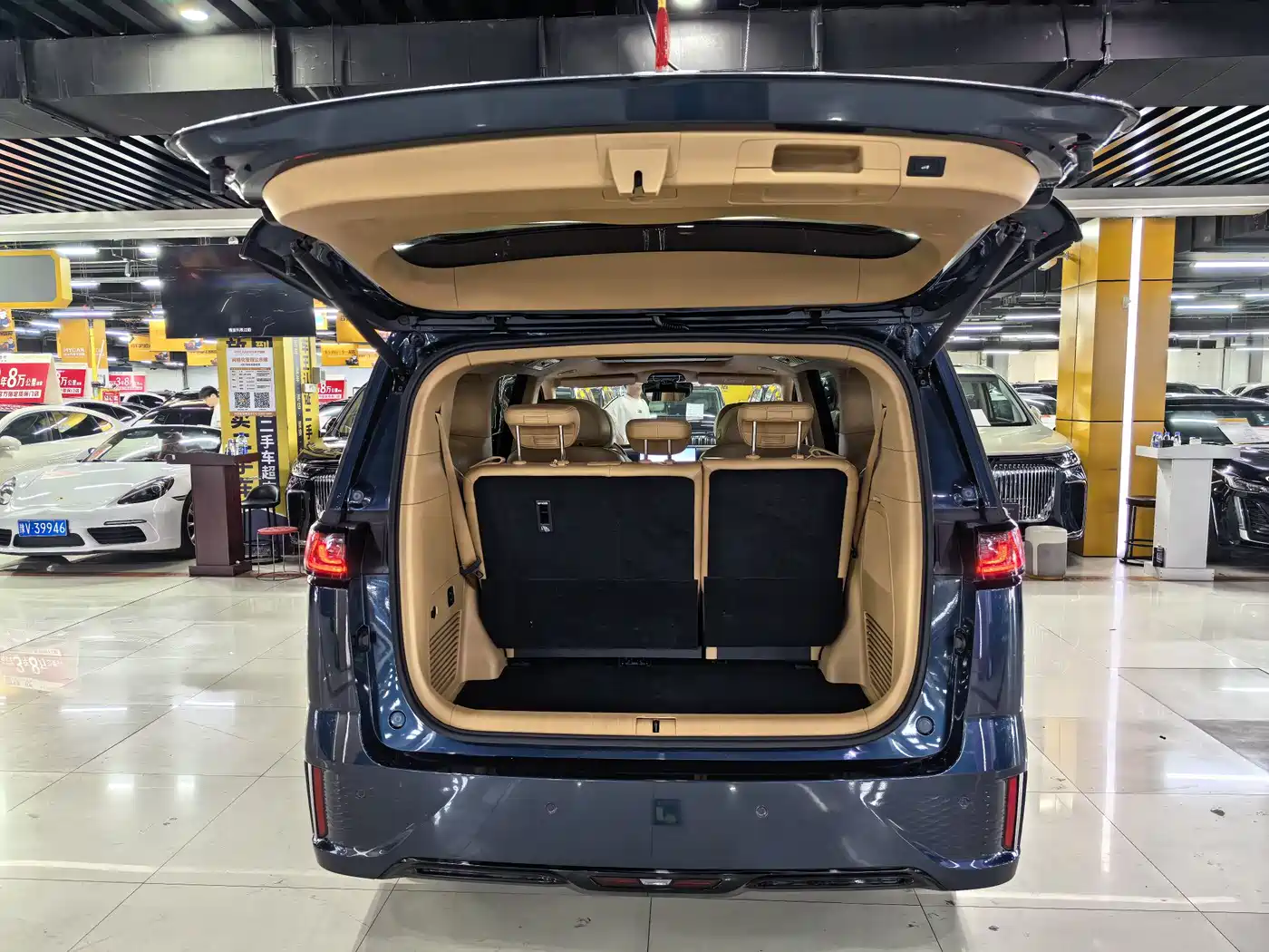 Voyah Auto Voyah Dreamer 2025 Model PHEV 4WD Premium QianKun Edition фото 8
