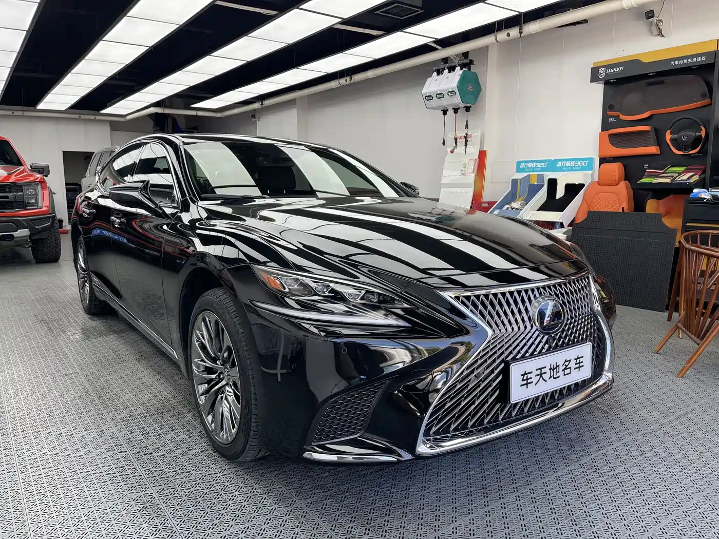 Lexus LS 2018 500h Executive Edition China V фото 3