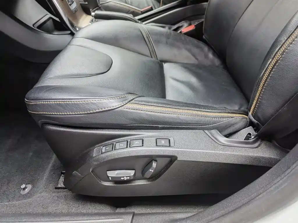 Фото 20 - Volvo V40