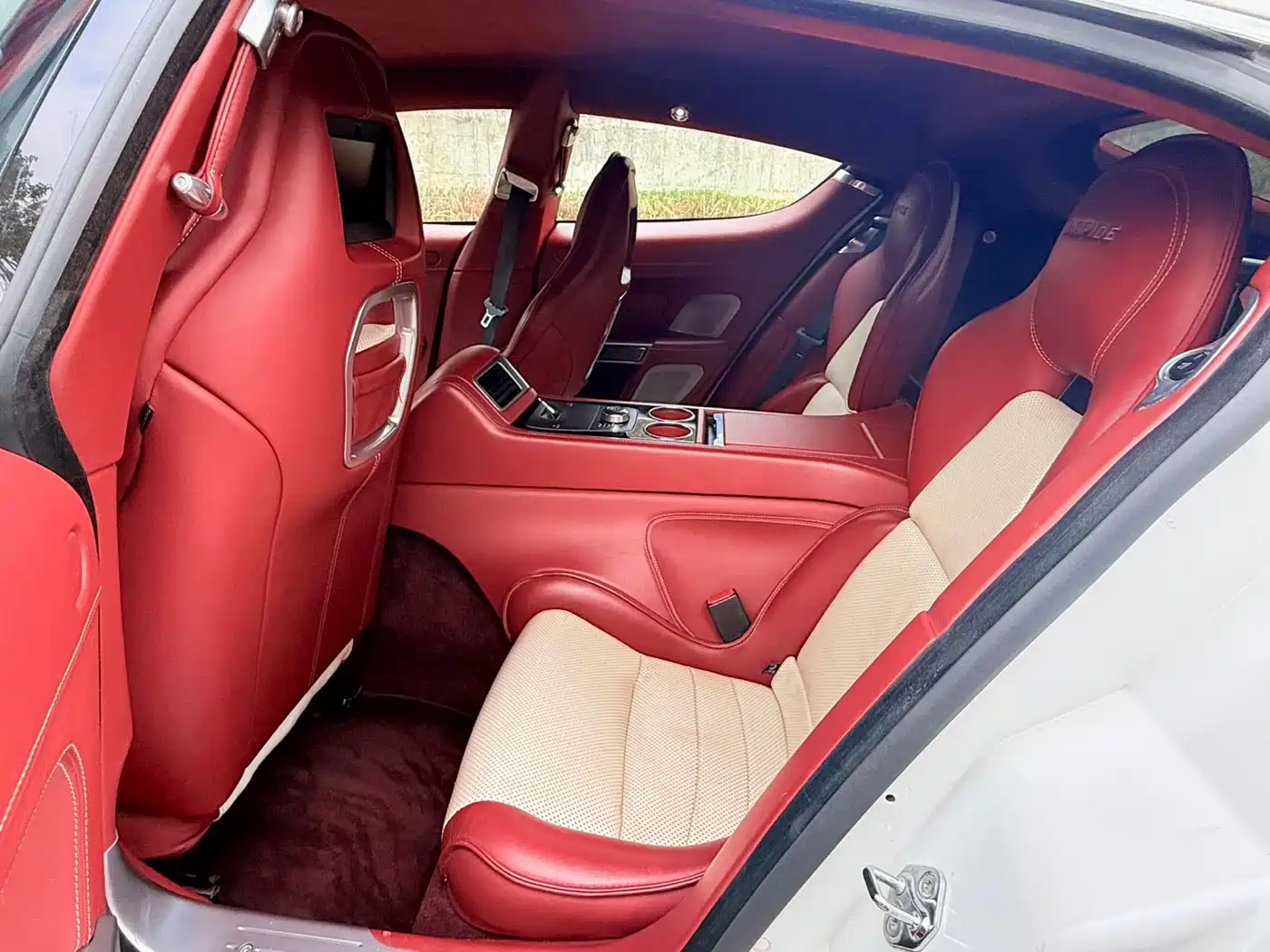 Aston Martin Rapide 2010 6.0L фото 17