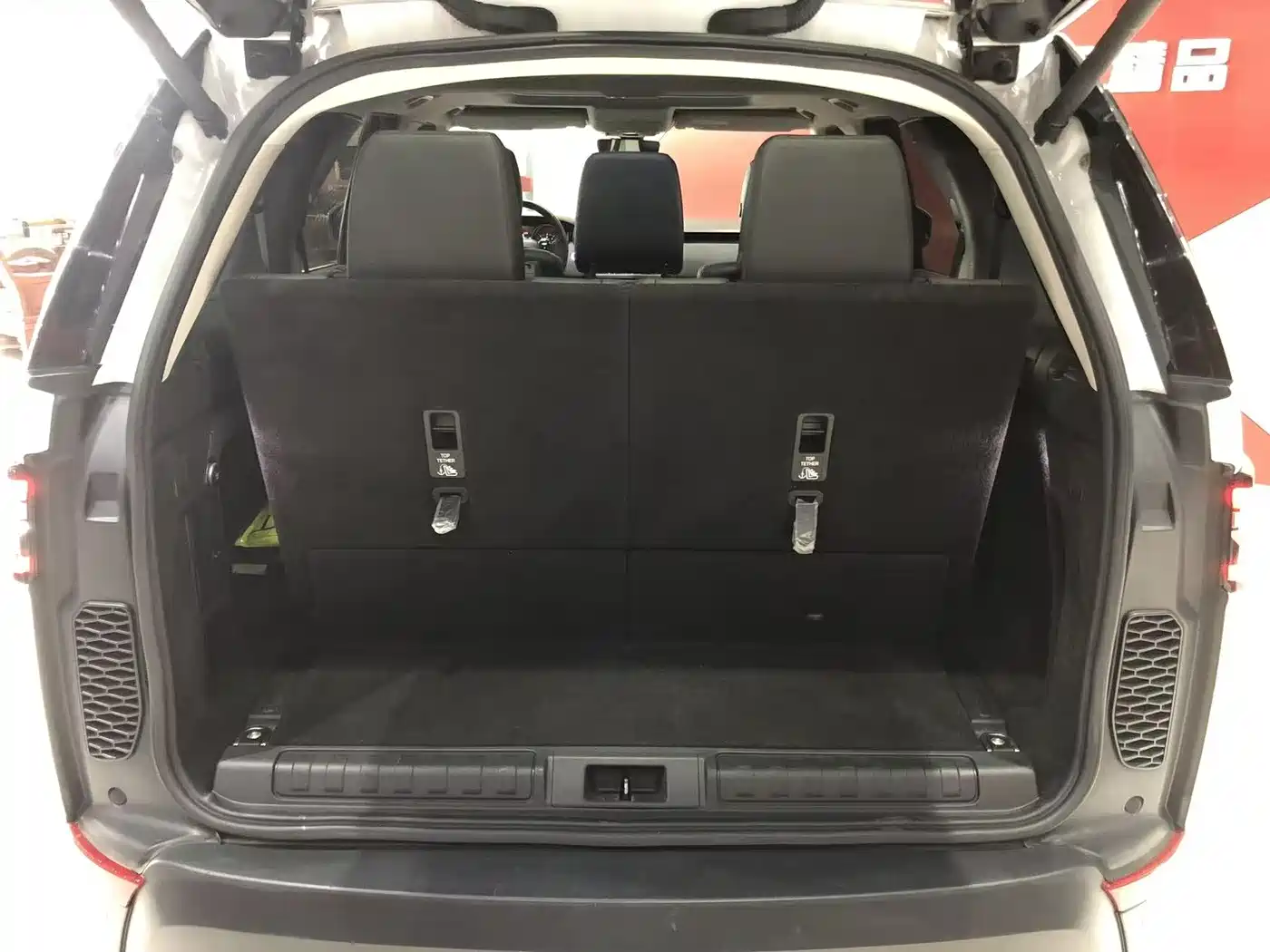 Land Rover Discovery 2018 3.0 SC V6 SE фото 5
