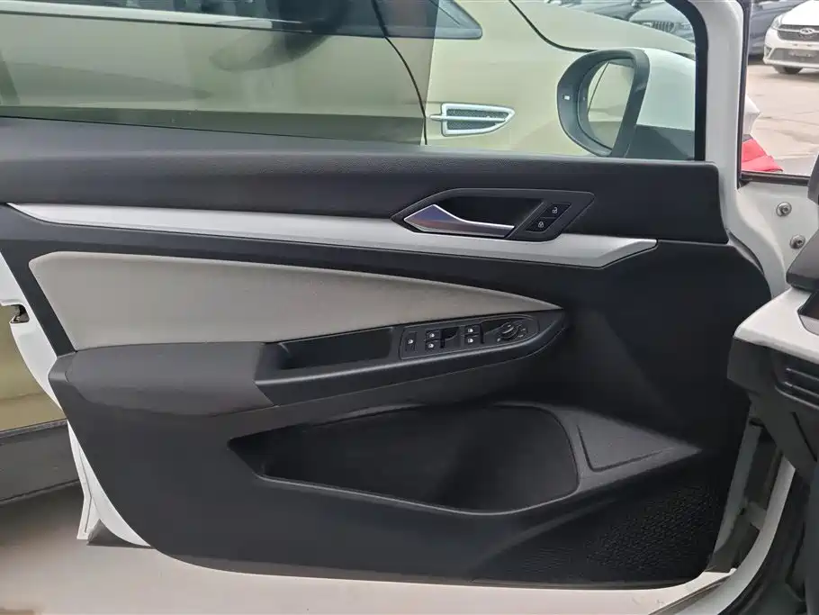 Volkswagen Golf 2021 200TSI DSG фото 7
