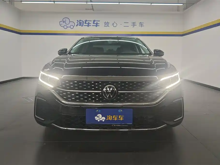 Volkswagen Passat 2023 Facelift 330TSI Starlight Luxury Edition фото 2
