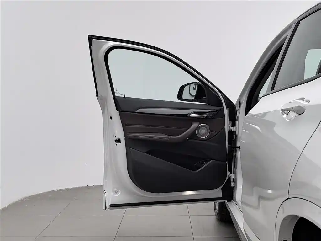 BMW X2 2023 sDrive25i M Sport Shadow Edition фото 8