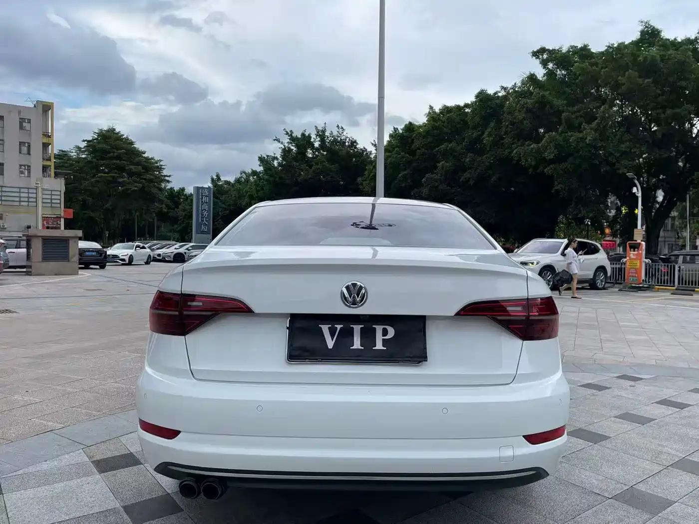 Photo 6 - Volkswagen Sagitar