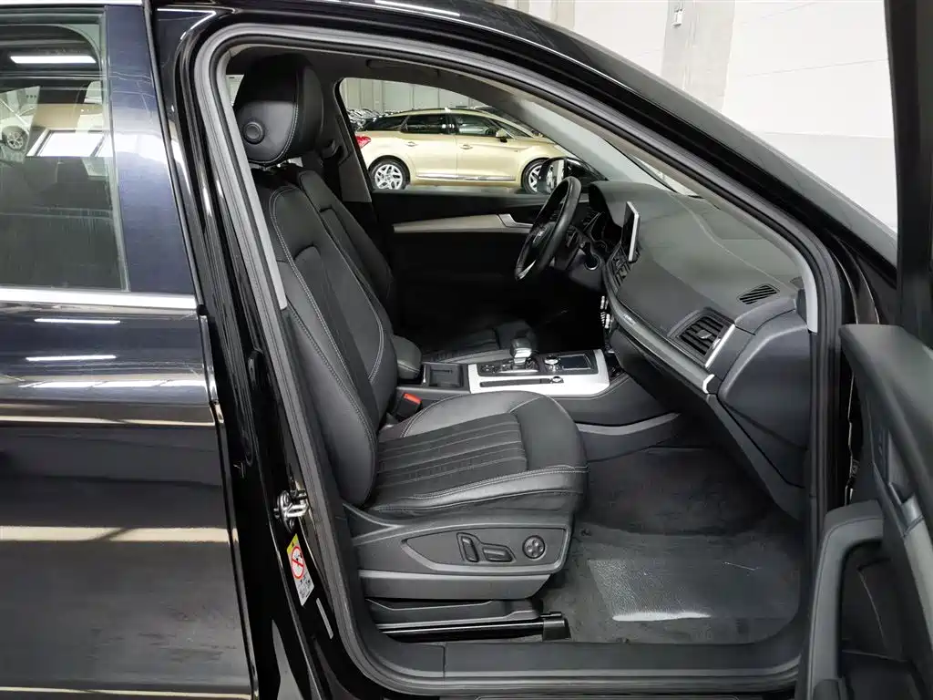 Audi Q5L 2020 Facelift 40 TFSI Honor Fashion фото 23