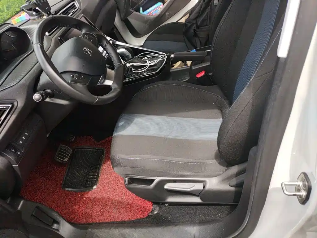 Peugeot 308 2018 1.6L Auto Luxury Edition фото 8