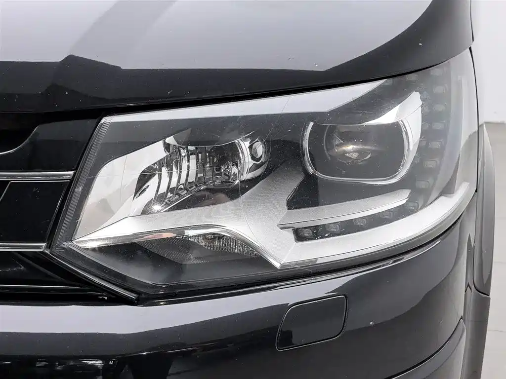 Volkswagen Multivan 2012 2.0TSI 2WD Luxury Edition фото 7