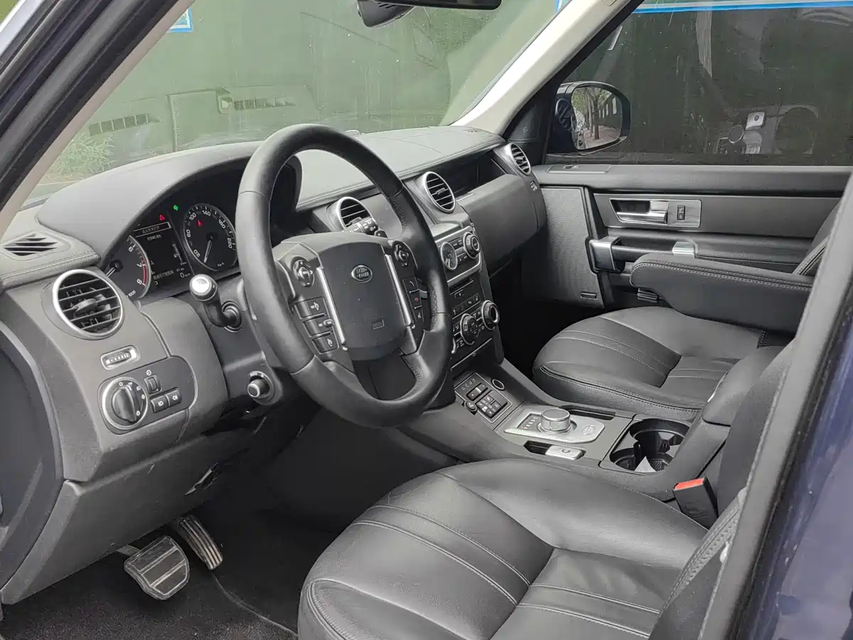 Land Rover Discovery 2016 3.0 SC Gloss Black Collector's Edition HSE фото 3