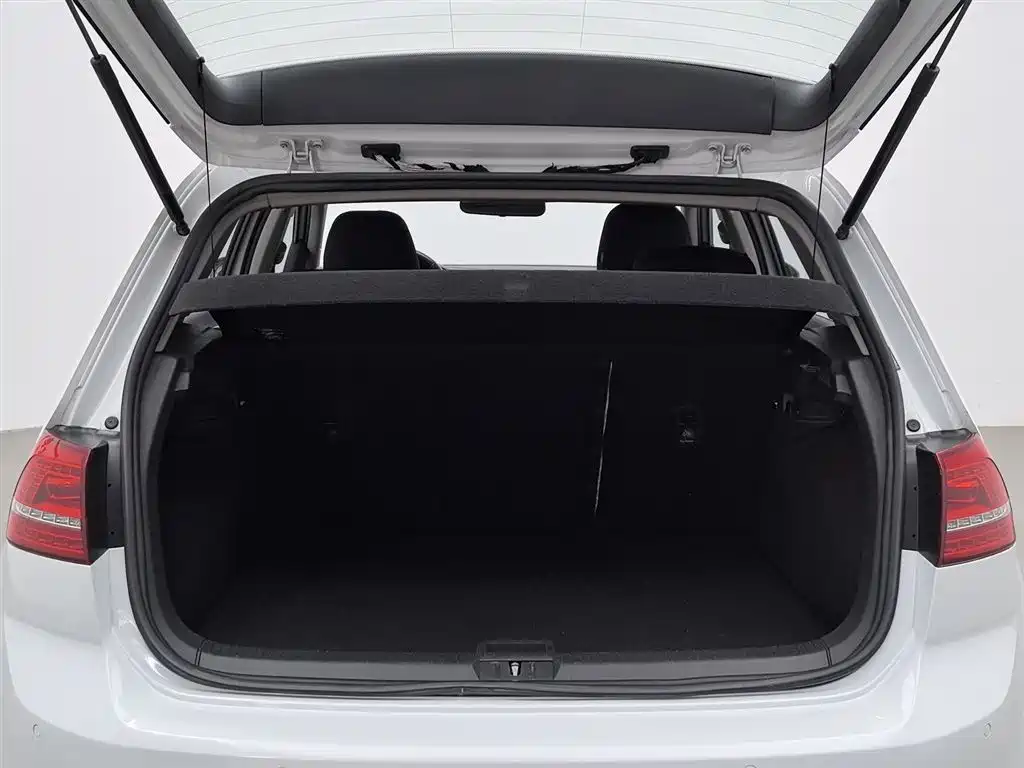 Volkswagen Golf 2016 230TSI Automatic Comfort фото 16