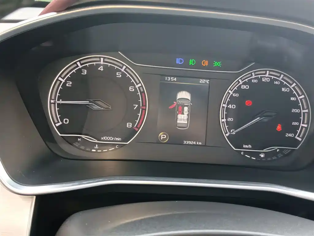 Фото 4 - Geely Coolray