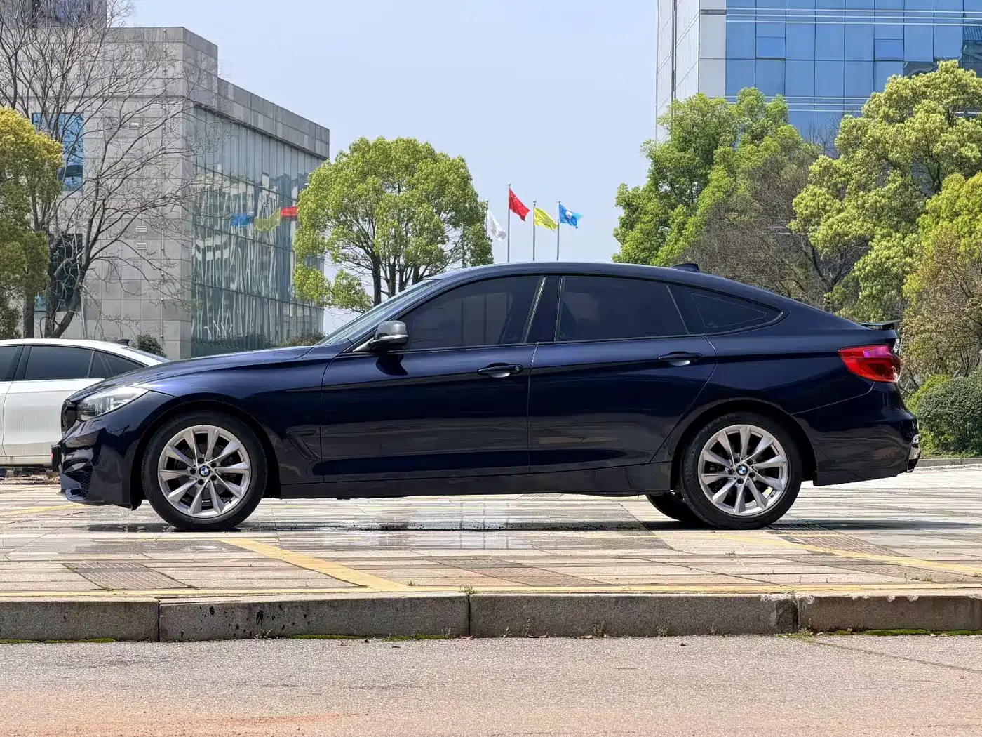BMW 3 Series GT 2016 320i Fashion Style фото 9