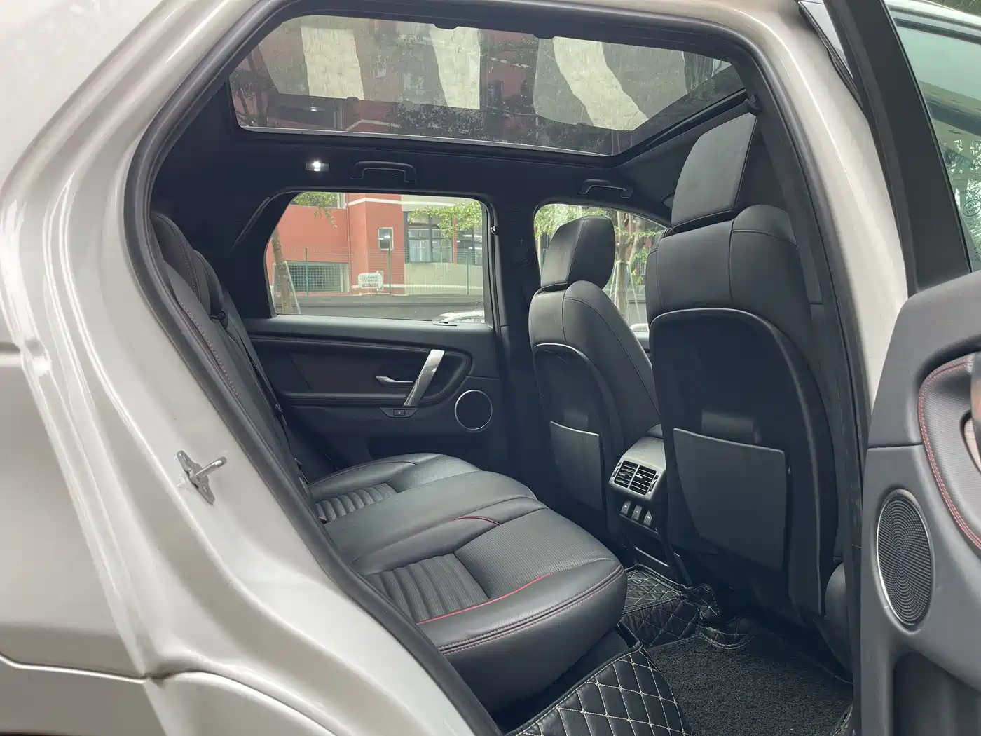 LAND ROVER DISCOVER NEW ENERGY SOURCES FOR SPORTS