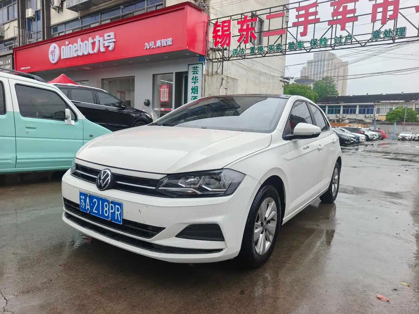 VOLKSWAGEN POLO