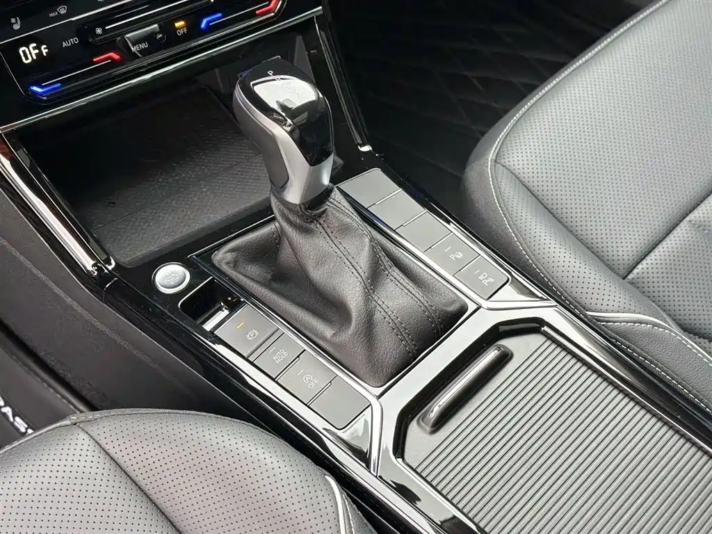 Volkswagen Passat 2023 Facelift 380TSI Luxury Edition фото 19