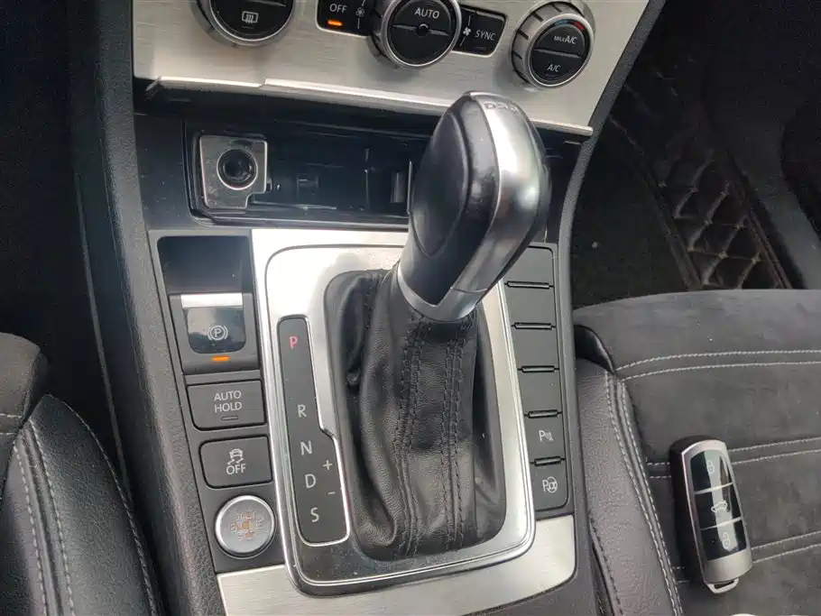 Volkswagen FAW-Volkswagen CC 2015 1.8TSI Luxury фото 16
