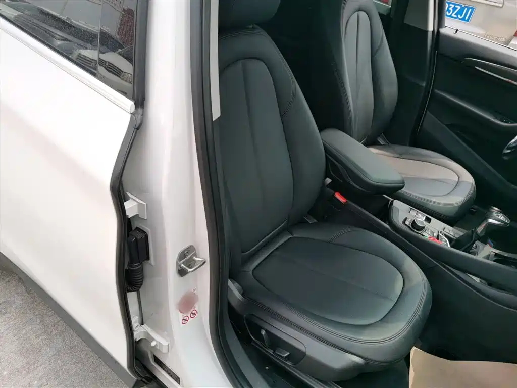 BMW X1 2018 sDrive20Li Leading Model фото 20