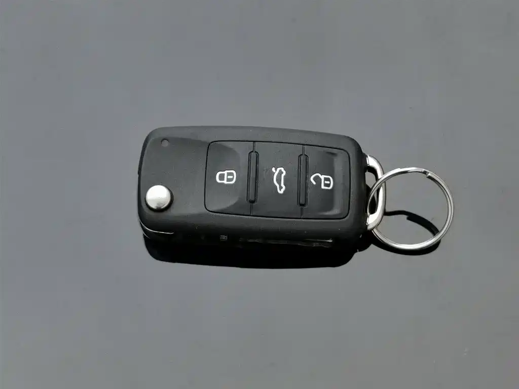 Volkswagen Lavida 2013 Facelift Classic 1.6L Manual Trend фото 19