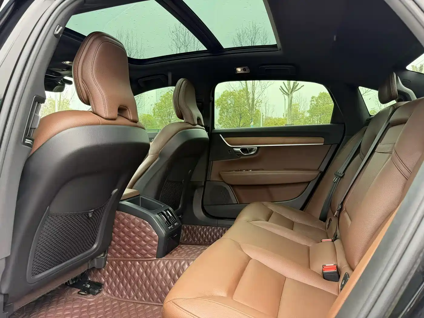 VOLVO S90