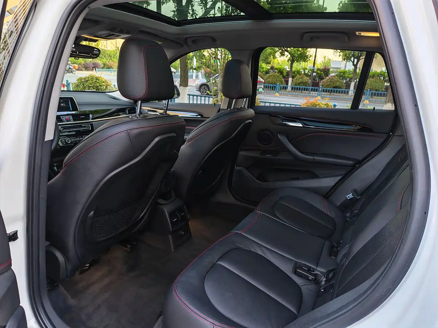 BMW X1 2018 xDrive20Li Premium Model фото 9