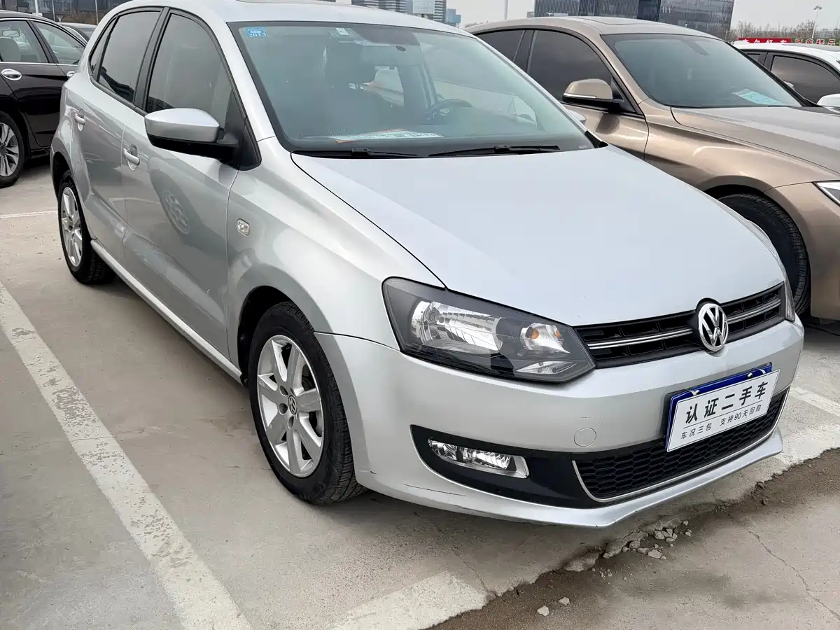 Volkswagen Polo 2011 1.4L Automatic Cool Edition фото 3