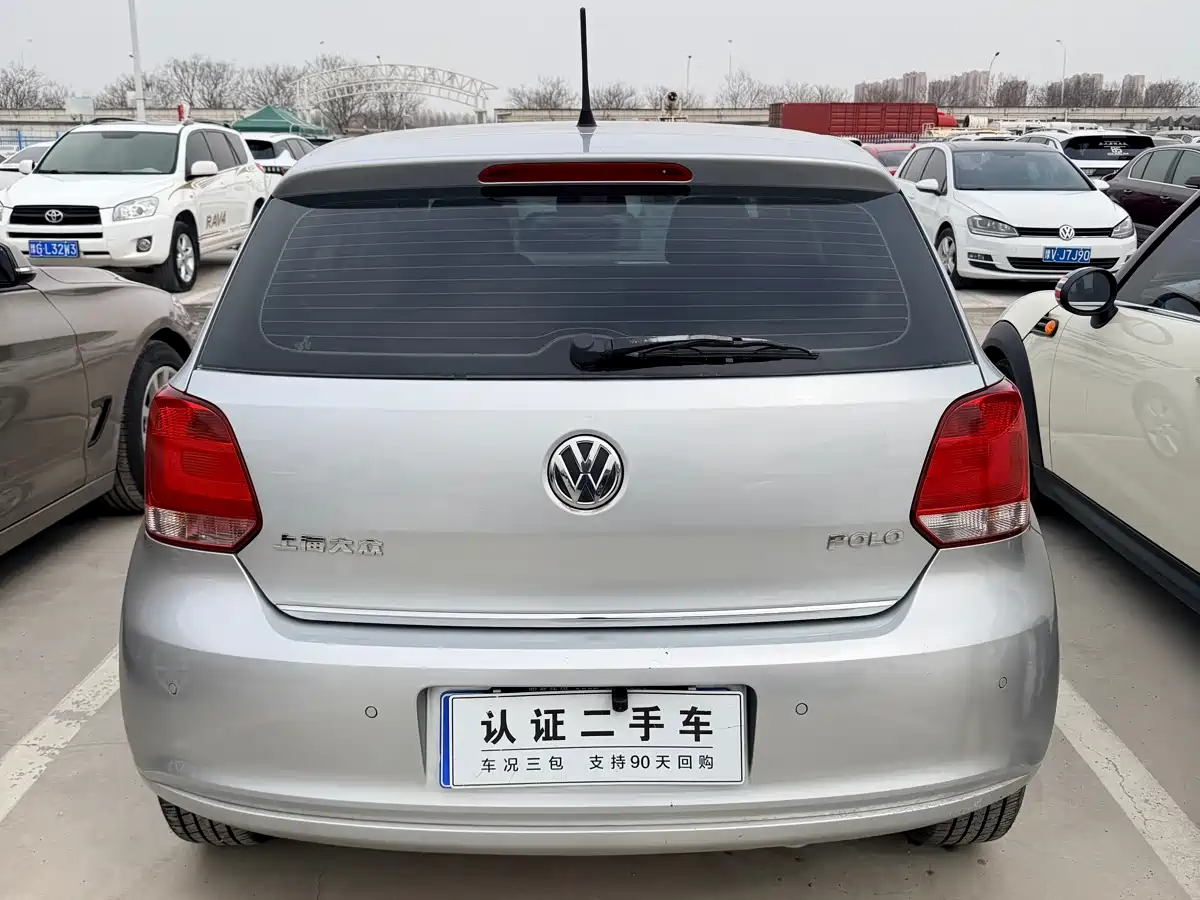 Volkswagen Polo 2011 1.4L Automatic Cool Edition фото 5