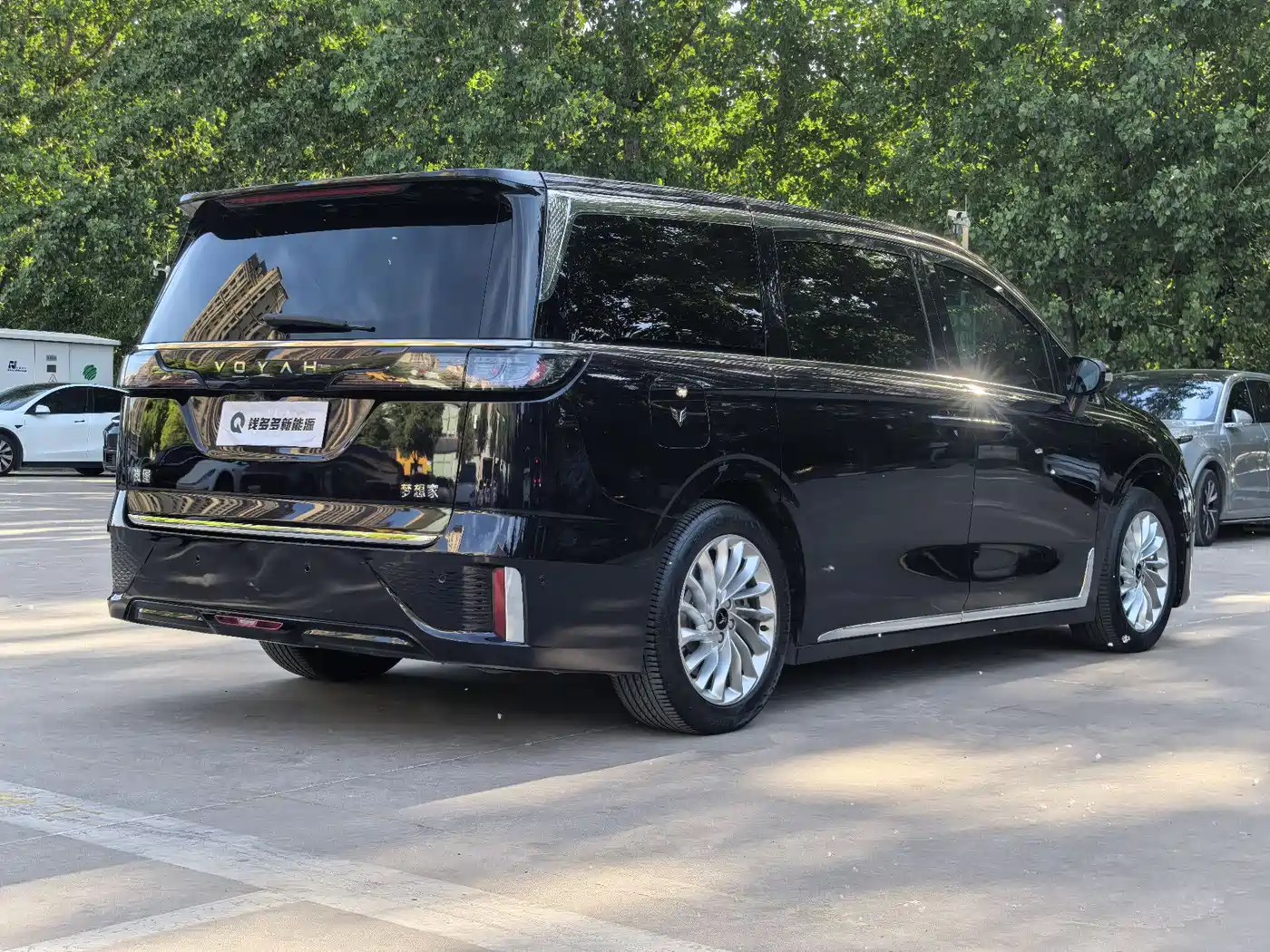 Voyah Auto Voyah Dreamer 2022 Low-carbon Dream+Smart Package фото 15