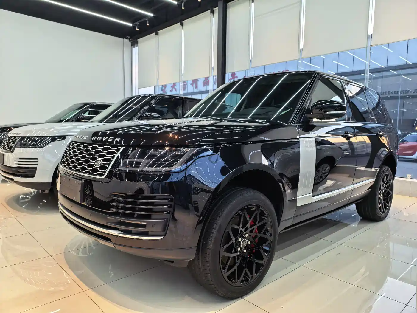 Land Rover Range Rover 2020 3.0 L6 Heritage Edition фото 3