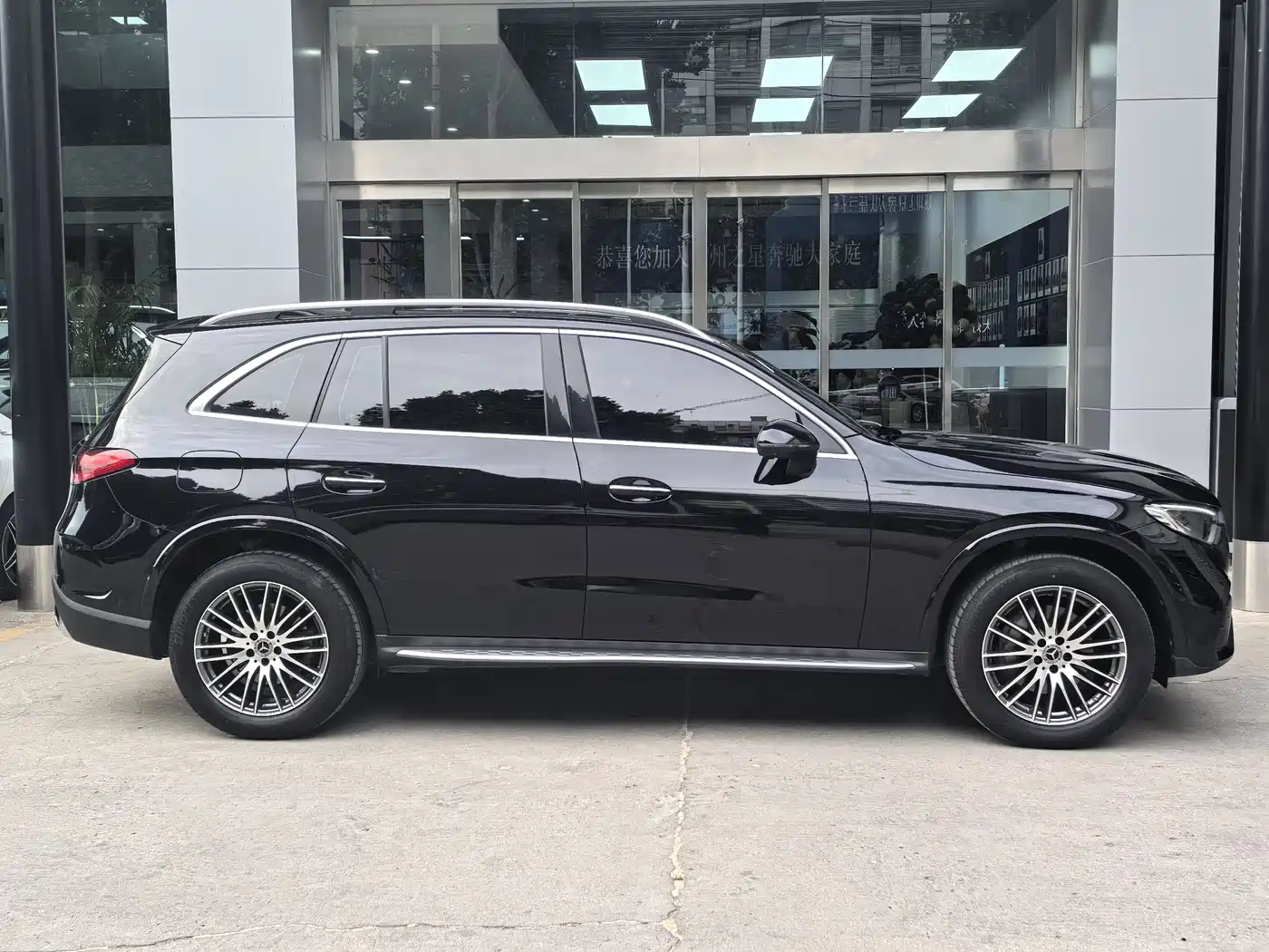 Mercedes-Benz GLC 2024 GLC 300 L 4MATIC Dynamic 5-seater фото 3