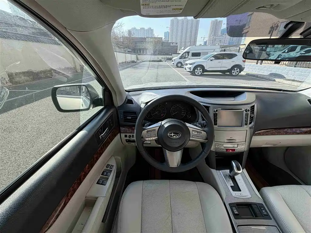 Subaru Outback 2010 2.5i Luxury Navigation фото 6