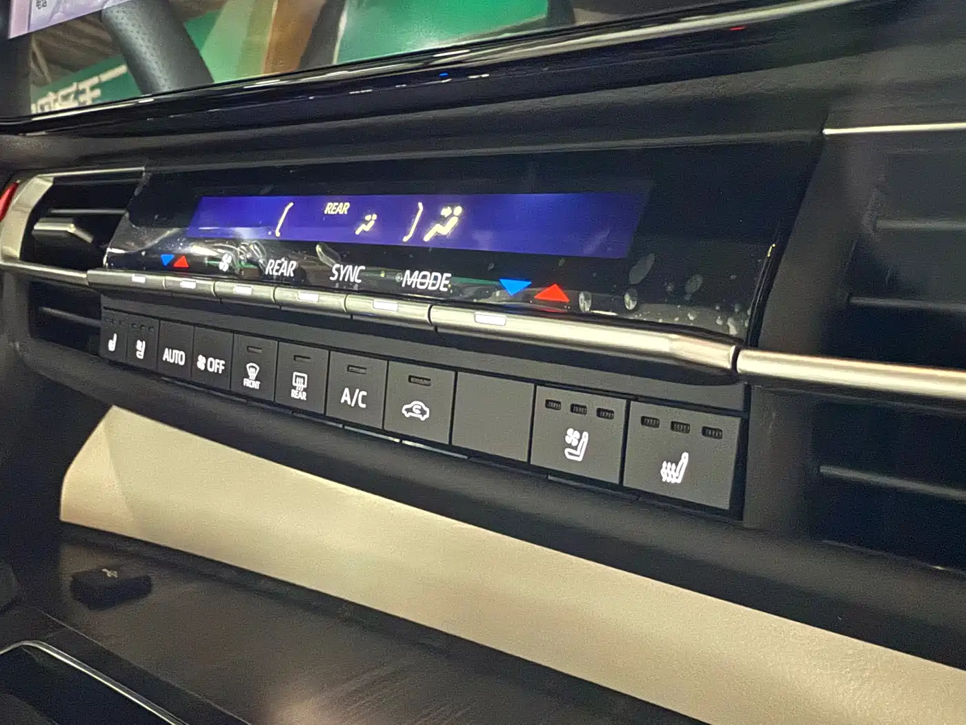 Toyota Sienna 2024 2.5L Hybrid 4WD Premium Edition фото 20