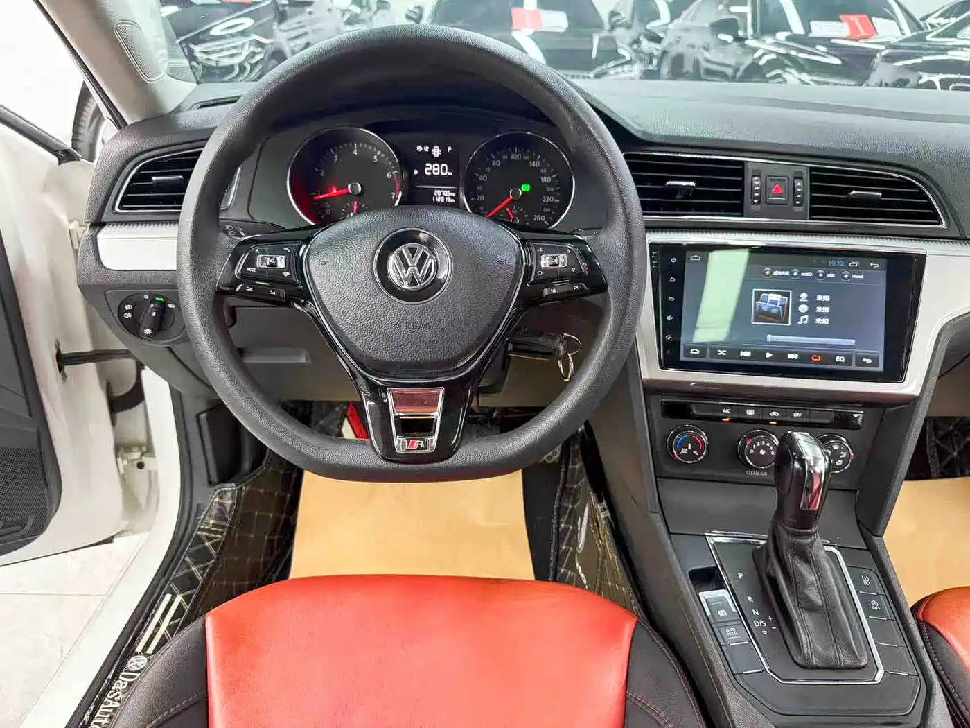 Volkswagen Lamando 2017 230TSI DSG Trend Edition фото 10