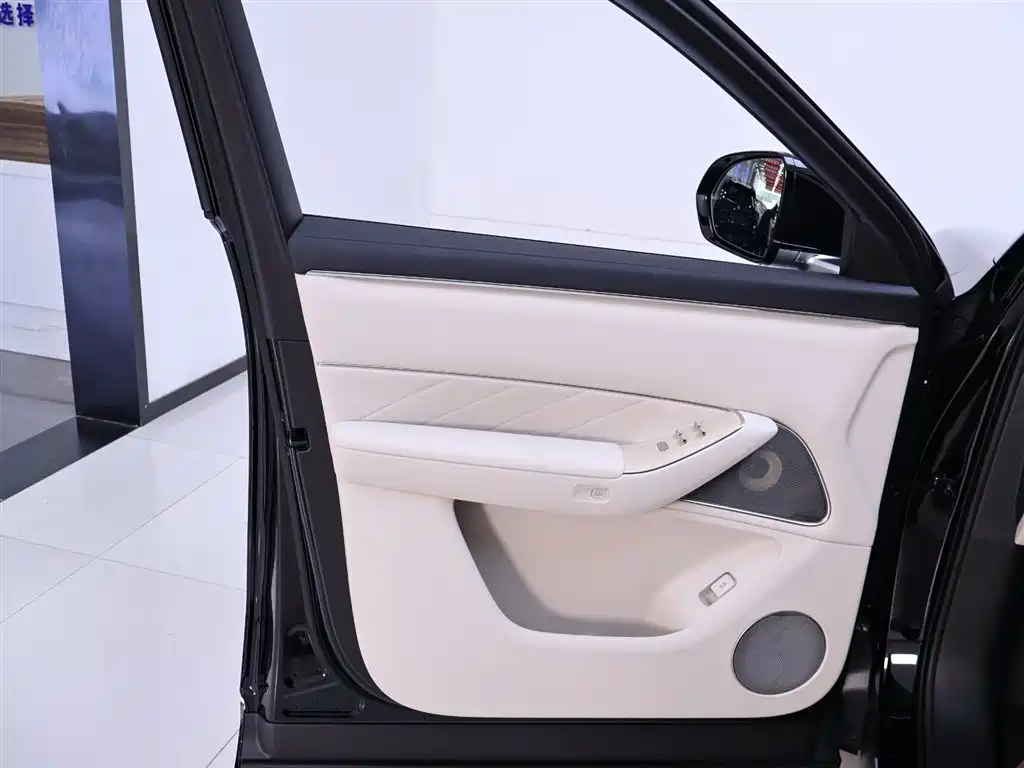 AITO Wenjie AITO M8 2025 Model Extended Range Max+ Edition 53.4kWh 6-Seater фото 18