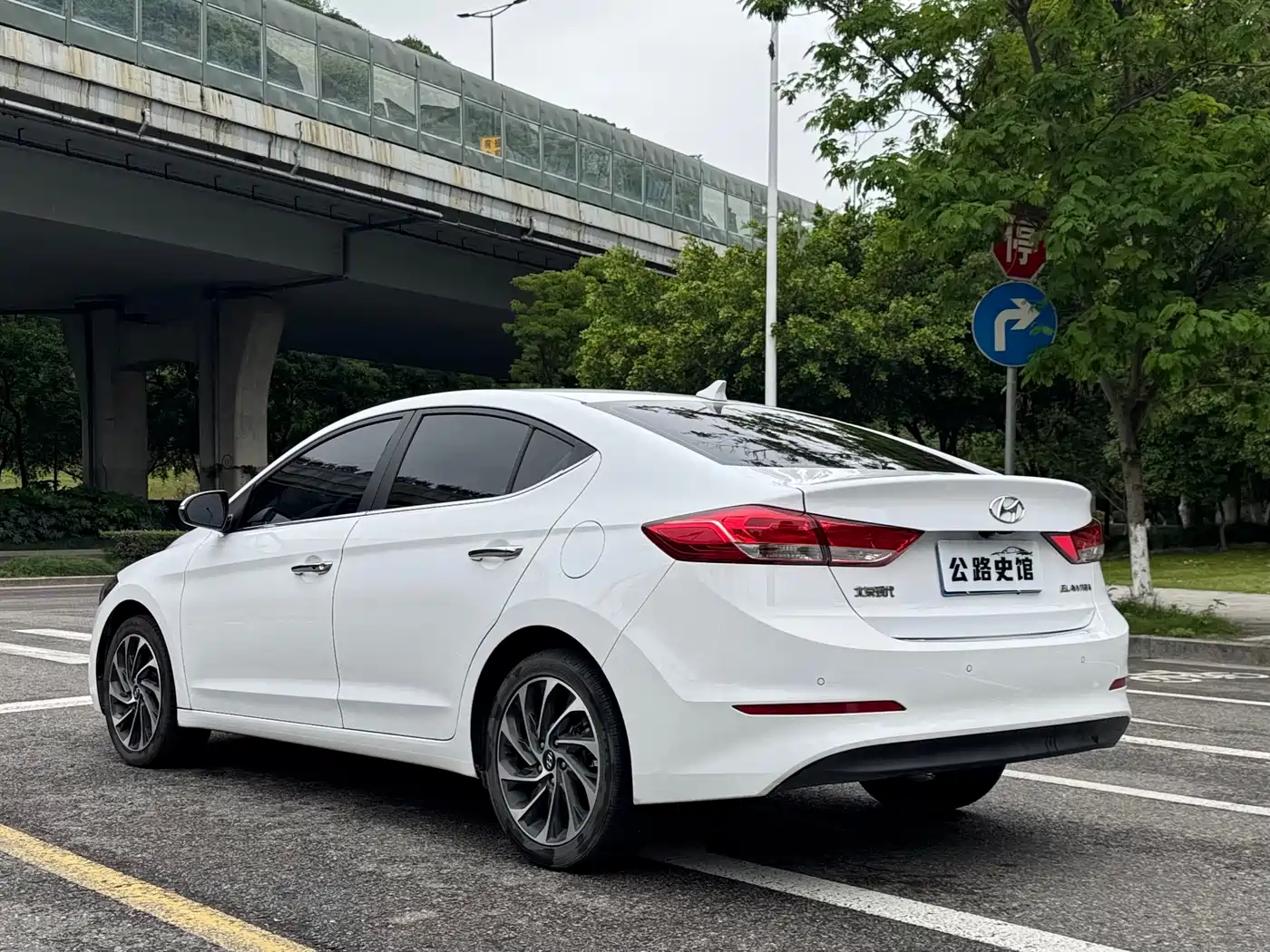 Hyundai Elantra 2020 1.5L CVT Smart Style·Elite фото 4