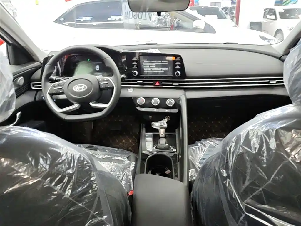 Hyundai Elantra 2023 1.5L CVT GLX Elite Edition фото 10