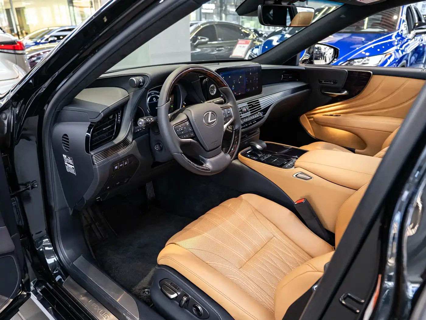 Lexus LS 2021 500h Luxury Edition фото 9