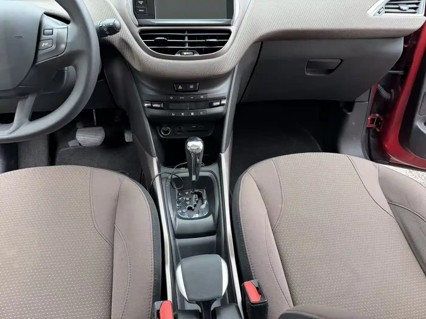 Peugeot 2008 2014 1.6L Automatic Fashion Edition фото 22