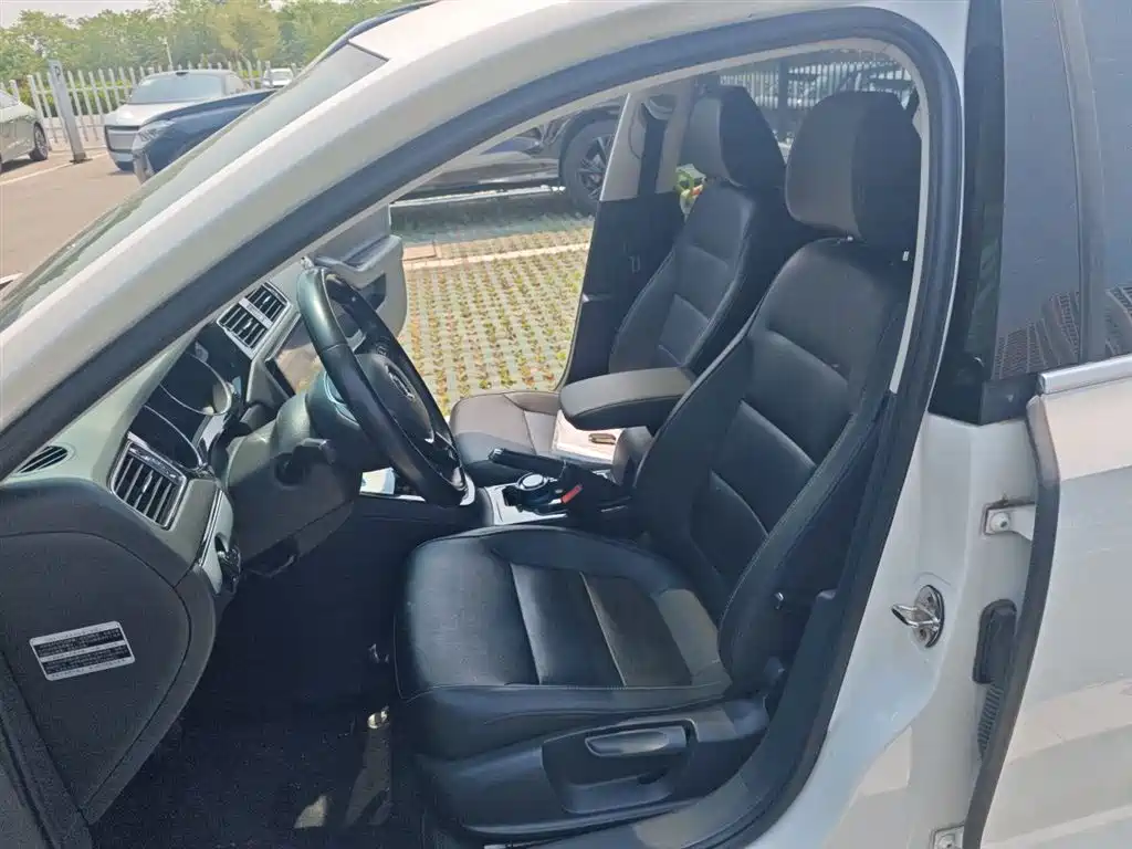 Volkswagen Sagitar 2017 230TSI Automatic Comfort фото 8