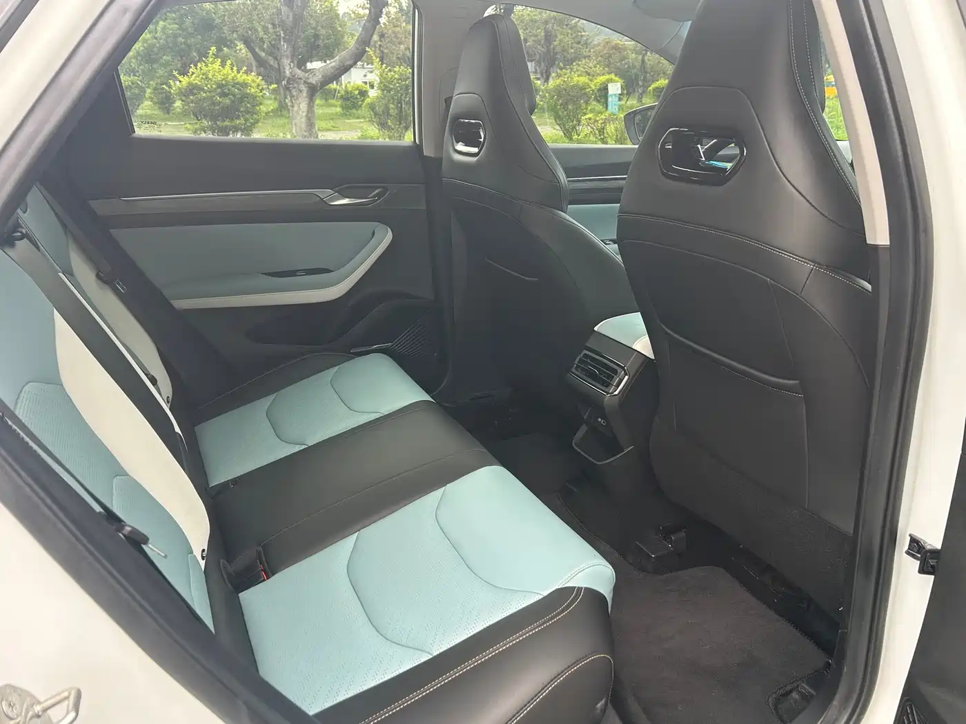 Geely Emgrand S 2022 2022 1.4T CVT Crossover Player