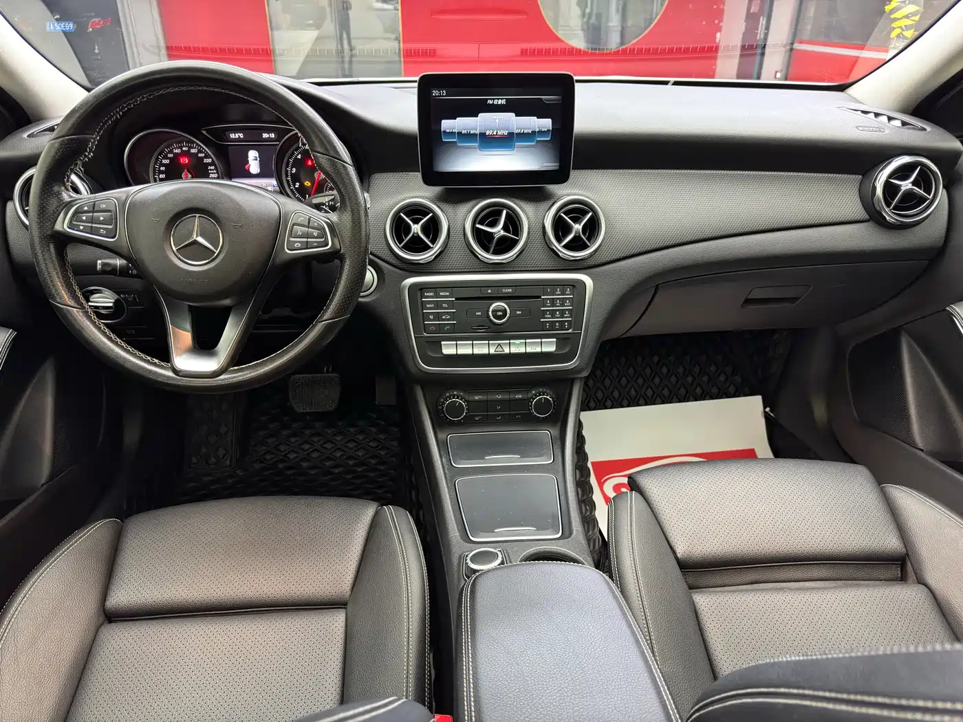 Mercedes-Benz GLA 2017 GLA 200 Dynamic фото 9