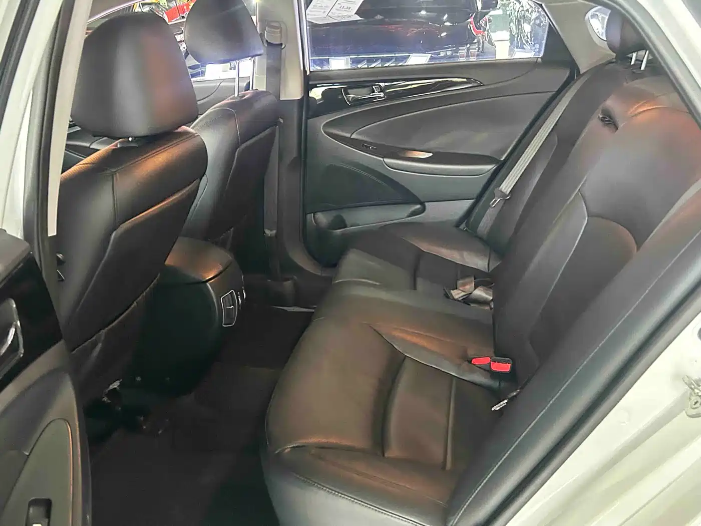 Hyundai Sonata 2014 2.0L Automatic Luxury фото 13