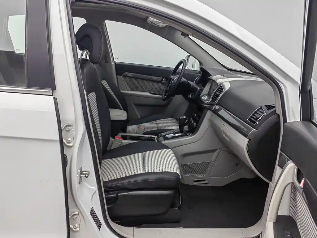 Chevrolet Captiva 2012 2012 Model 2.4L 2WD Urban Edition 5-Seater