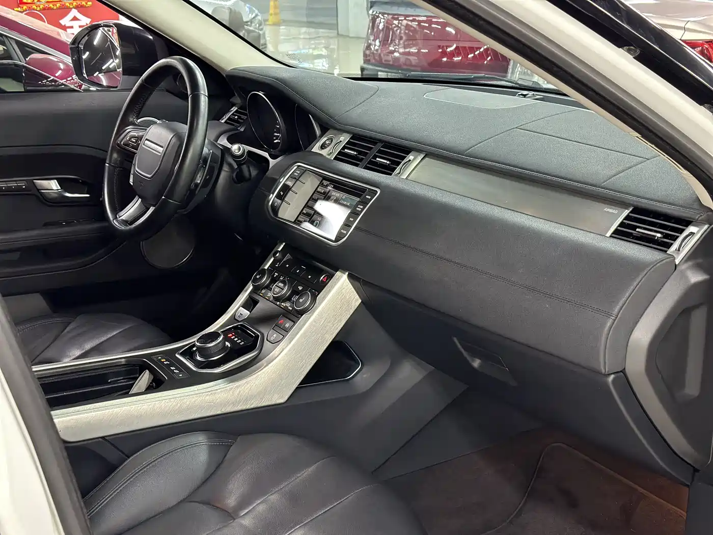 Land Rover Range Rover Evoque 2015 2.0T 5-Door Intelligent Edition фото 15