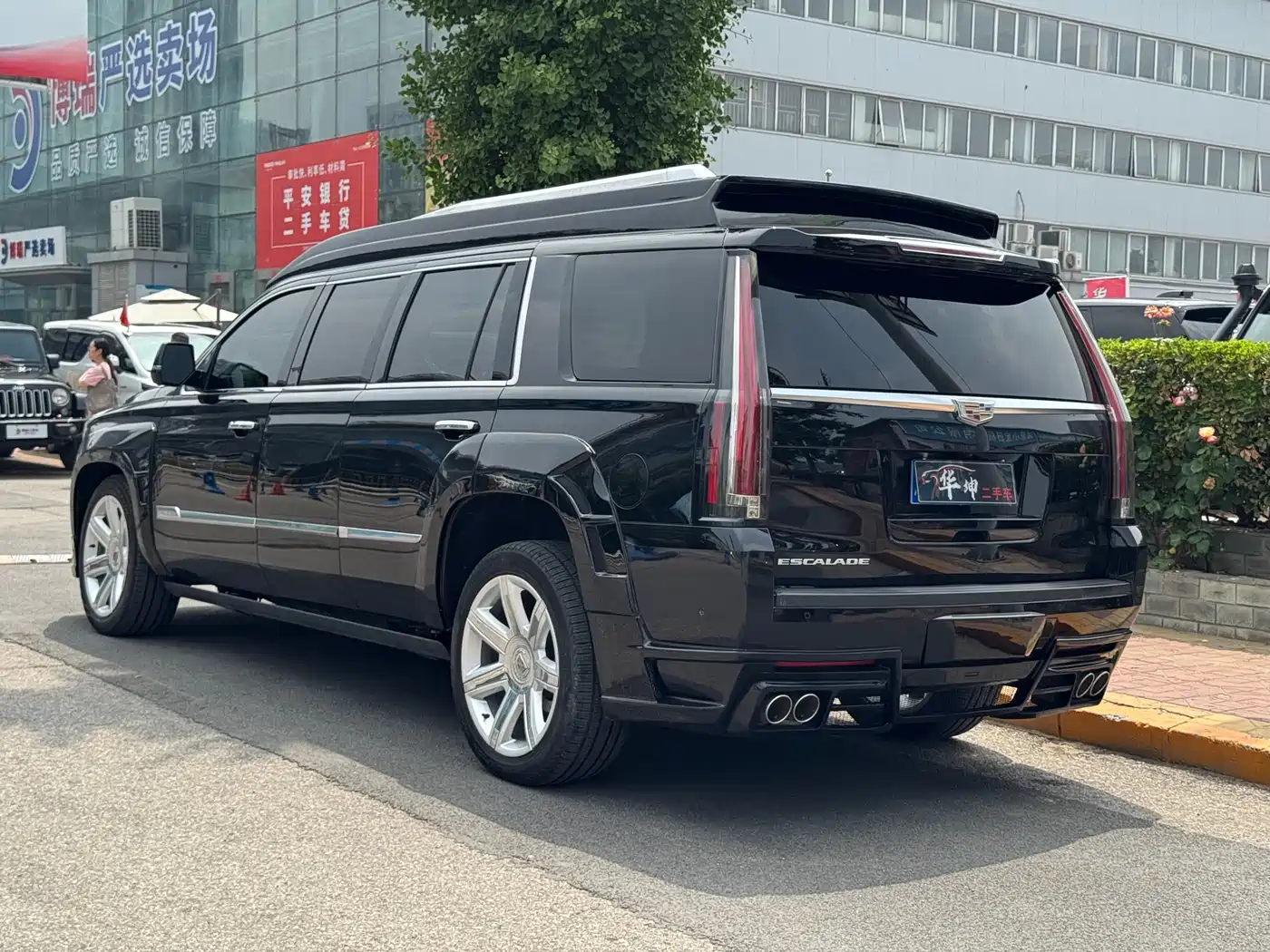 Cadillac Escalade 2017 6.2L ESV Platinum Extended фото 13