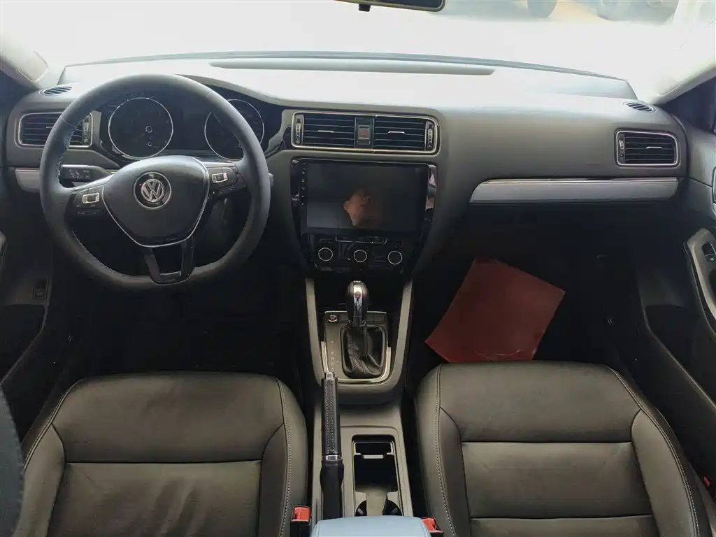 Volkswagen Sagitar 2017 230TSI Automatic Comfort фото 10