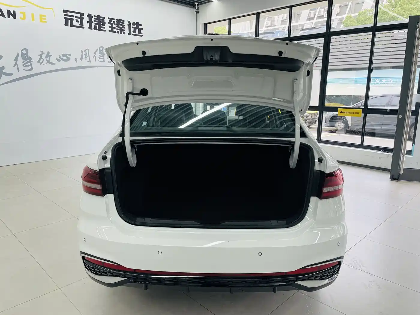 Volkswagen Lavida 2024 Model 300TSI DSG Starlight Leading Edition фото 14