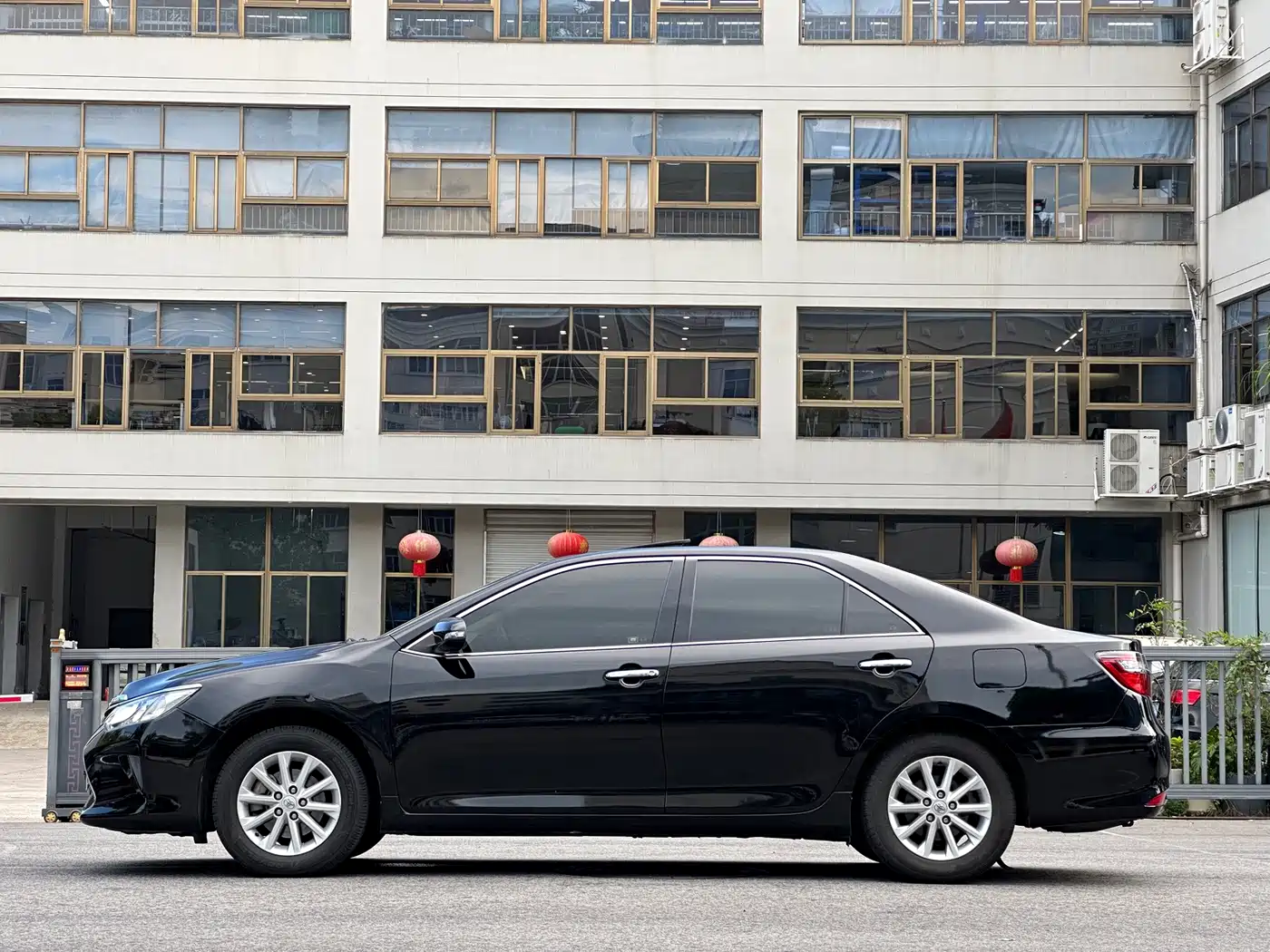 Фото 4 - Toyota Camry