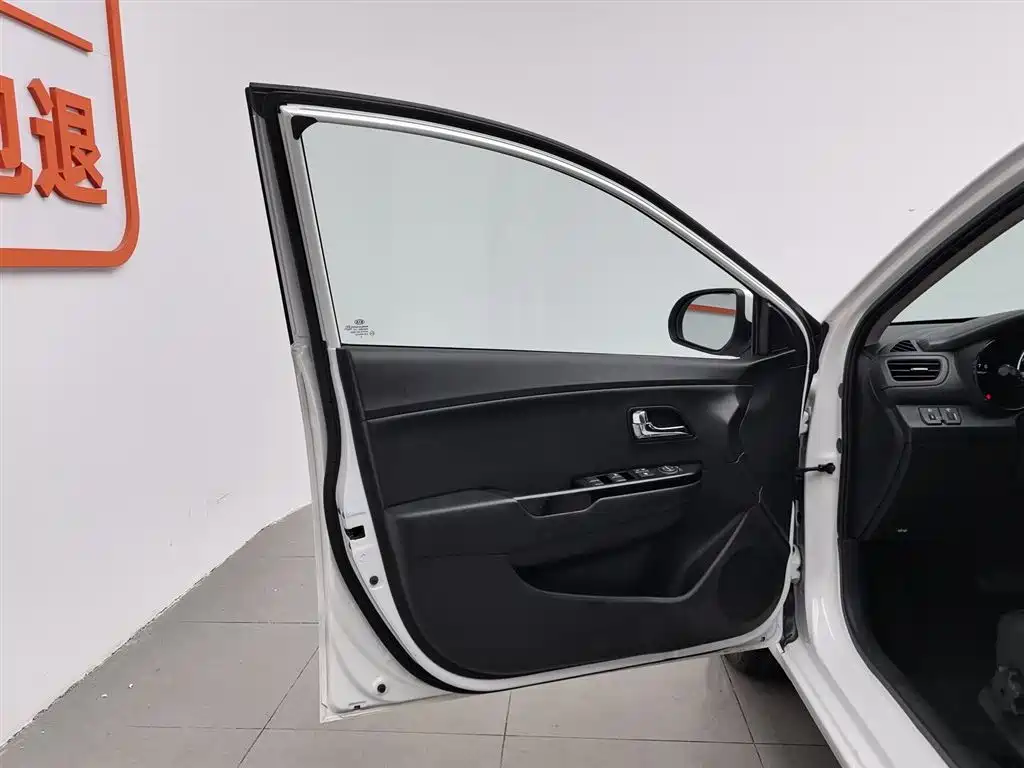 Kia K2 2012 Sedan 1.6L AT Premium Commemorative Edition фото 8